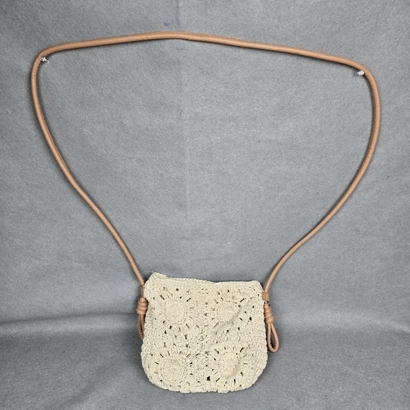 Universal Thread Handbags - Universal thread goods company.Bag